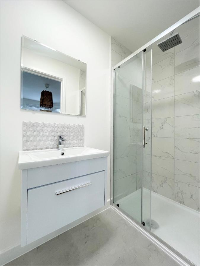 Central, Bright & Spacious Apartment - Parking Included Bournemouth Exteriér fotografie