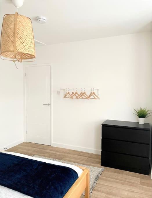 Central, Bright & Spacious Apartment - Parking Included Bournemouth Exteriér fotografie