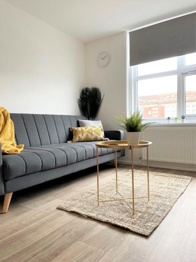 Central, Bright & Spacious Apartment - Parking Included Bournemouth Exteriér fotografie