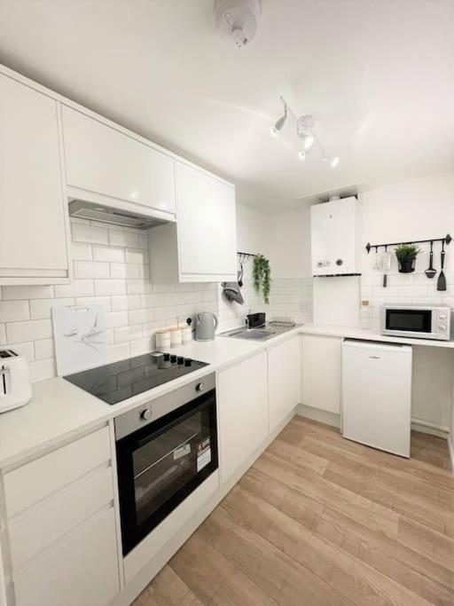 Central, Bright & Spacious Apartment - Parking Included Bournemouth Exteriér fotografie