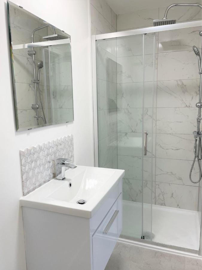 Central, Bright & Spacious Apartment - Parking Included Bournemouth Exteriér fotografie