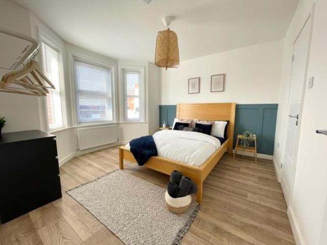 Central, Bright & Spacious Apartment - Parking Included Bournemouth Exteriér fotografie