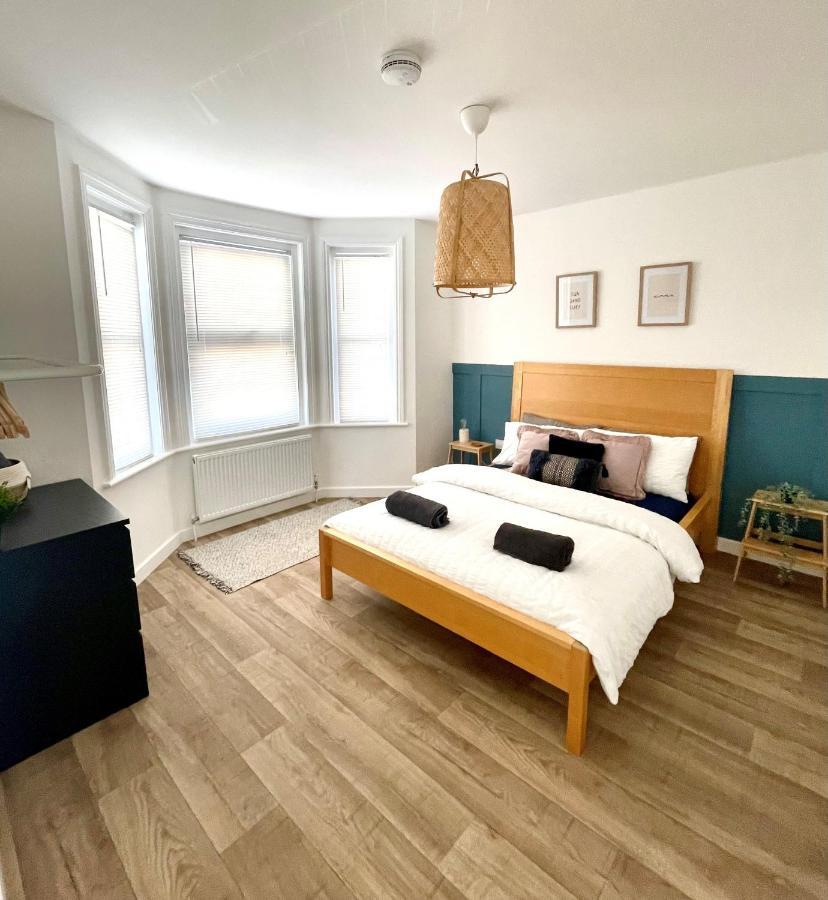 Central, Bright & Spacious Apartment - Parking Included Bournemouth Exteriér fotografie