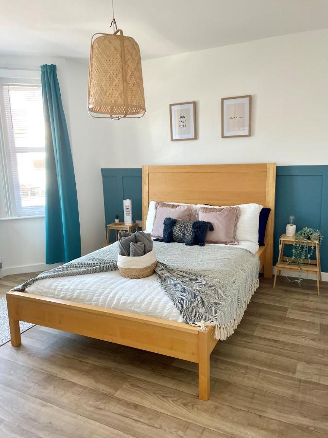 Central, Bright & Spacious Apartment - Parking Included Bournemouth Exteriér fotografie